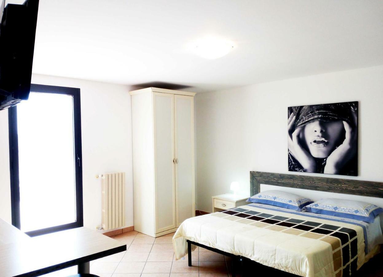 Vittoria Resort Residence-B&B กาลาตีนา ภายนอก รูปภาพ